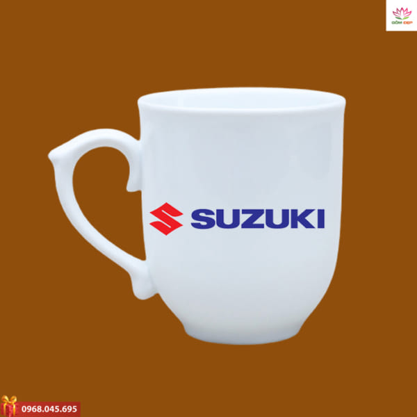 Ly sứ in logo Suzuki