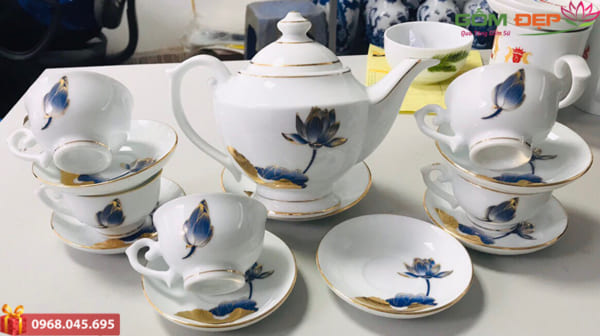 Bộ ấm trà men trắng vẽ hoa sen xanh